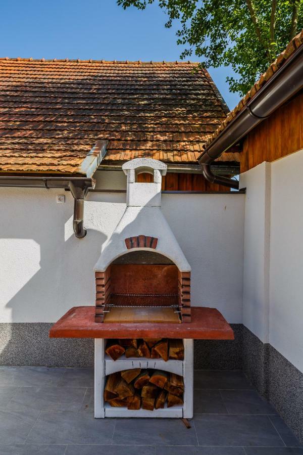 Beautiful Cottage With Heated Pool For 22 Ppl Plaski Exterior photo